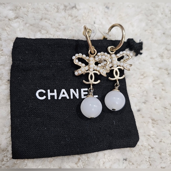 Chanel Faux Pearl Bow Earrings - Picture 4 of 7